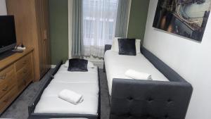 Μια τηλεόραση ή/και κέντρο ψυχαγωγίας στο Homely Apartment in the Heart of Town Centre - Sleeps 6