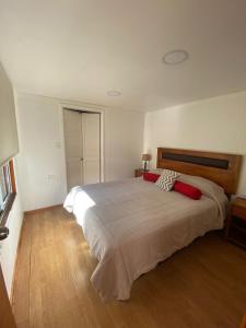 a bedroom with a large bed in a room at Cabañas Estero Caracoles Malalcahuello in Malalcahuello