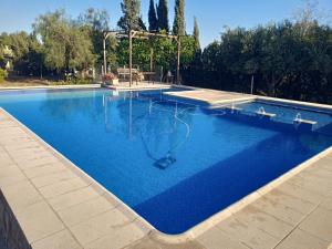 Bazén v ubytování Chalet con piscina LUA HOME nebo v jeho okolí
