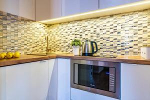 Kuchyňa alebo kuchynka v ubytovaní Apartamenty widokowe U Homera