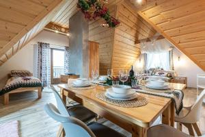 Posedenie v ubytovaní Apartamenty widokowe U Homera