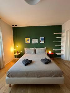 Postel nebo postele na pokoji v ubytování Arcola Apartment 210