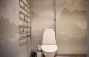 Gorgeous Home In Borgholm With Wifi的一间浴室