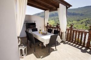 A general mountain view or a mountain view taken from the country house