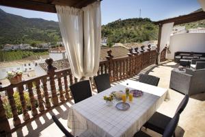 A general mountain view or a mountain view taken from the country house Még 37 kép