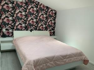 a bedroom with a bed with a floral wallpaper at Villa STEVAN in Bonifacio
