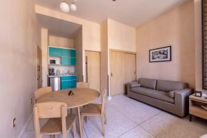 a living room with a table and a couch at Confortable Studio in the heart of Mexico in Mexico City