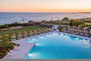 Bazén v ubytování Barceló Conil Playa - Adults Recommended nebo v jeho okolí