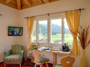 TV a/nebo společenská místnost v ubytování Alpenhof