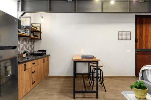a kitchen with a table in the middle of a room at MS Luminosa Suite Arcos Hercules HD2 in Laborcillas
