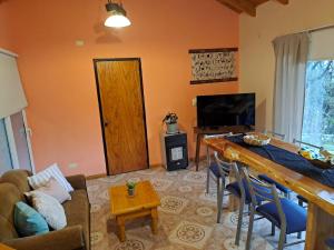 a living room with a couch and a table at Flor de Lis Casas de Campo in Los Cocos
