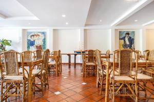 a room with a table and chairs at Pousada Porto Fino in Cabo Frio