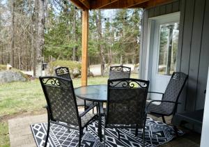 Κήπος έξω από το Le Rétro Shack à Mont-Tremblant