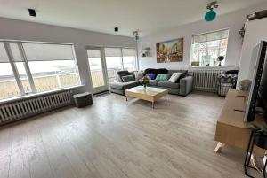 a living room with a couch and a table at House in Hlíðarvegur, Kópavogur - Birta Rentals in Reykjavík