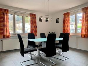 Posezení v ubytování Budget Chalet at Lucerne City!