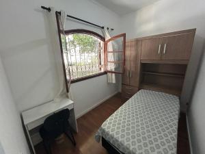 a small bedroom with a bed and a window at Coliving Brooklin e Chácara Santo Antonio in Sao Paulo