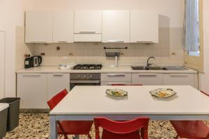 Кухня или кухненски бокс в Murex Appartamento