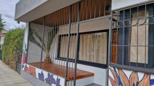 a building with a window with a bench on it at Magnifico Departamento En La Ciudad De Mendoza in Barraquero