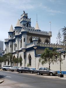 a castle building with cars parked in front of it at Habitación con baño privado y desayuno incluído en casa de familia in Lima