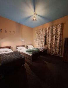 Ένα ή περισσότερα κρεβάτια σε δωμάτιο στο Atharva Satvik Homestay +29 φωτογραφίες