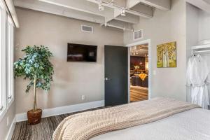 a bedroom with a bed and a potted plant at Skyline Suite with Penthouse & Rooftop Deck in Nashville