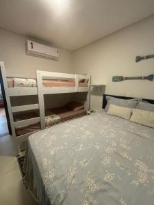 En eller flere senge i et værelse på Apartamento terreo no reserva dos Carneiros + 50 billeder