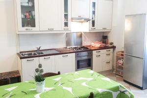 Kuchyňa alebo kuchynka v ubytovaní Romeo Apartments