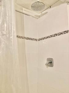 Phòng tắm tại Artistic Berlin Apartment +16 ảnh