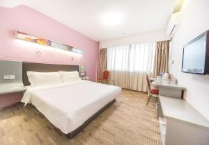 Postel nebo postele na pokoji v ubytování Motel Xiamen Railway Station