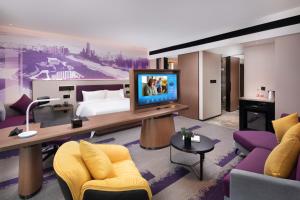 Televizors / izklaižu centrs naktsmītnē Hilton Hotel by Hampton Wuhan Zhongnan Street Branch