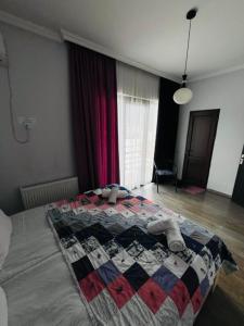 Postel nebo postele na pokoji v ubytování Borjomi inn
