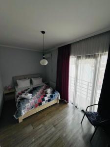 Postel nebo postele na pokoji v ubytování Borjomi inn