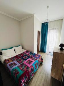 Postel nebo postele na pokoji v ubytování Borjomi inn