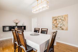 Afbeelding uit fotogalerij van Four trees house in Niagara Falls