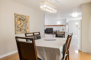 Afbeelding uit fotogalerij van Four trees house in Niagara Falls