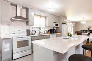 Afbeelding uit fotogalerij van Four trees house in Niagara Falls +15 foto's