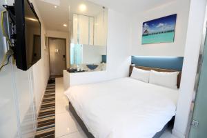 Postel nebo postele na pokoji v ubytování Hamdeok Beach Stay Jeju