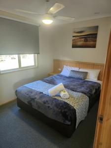 Кровать или кровати в номере Forbes Holiday Park