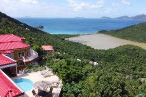 Vista de la piscina de Holidaze Villas - Relax, Unwind & Rejuvenate! o alrededores