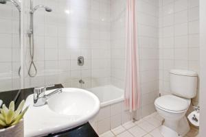 Kupatilo u objektu 3 BR 2 Bath 2 Carparks next to Crown Casino