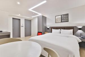 Postel nebo postele na pokoji v ubytování Green B Hotel Busan Seomyeon