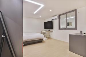 TV a/nebo společenská místnost v ubytování Green B Hotel Busan Seomyeon