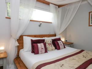 Ένα ή περισσότερα κρεβάτια σε δωμάτιο στο Lake Lodge