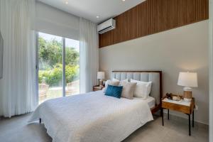 a bedroom with a large bed and a large window at New villa by the beach! in Boca del Soco +56 photos