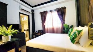 Giường trong phòng chung tại Rosa May Hotel
