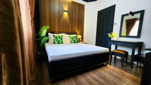 Giường trong phòng chung tại Rosa May Hotel