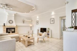 Un lugar para sentarse en Villa G&K, An Enchanting Secluded Retreat