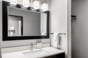 Koupelna v ubytování Garner Hotel Auburn - Seattle by IHG