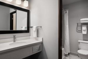 Koupelna v ubytování Garner Hotel Auburn - Seattle by IHG