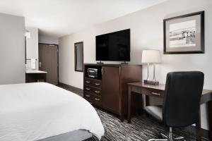 TV a/nebo společenská místnost v ubytování Garner Hotel Auburn - Seattle by IHG